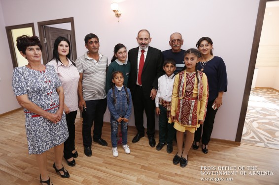 Վարչապետը Լոռու մարզի Ջրաշեն համայնքում մասնակցել է բնակարանամուտի արարողությունների