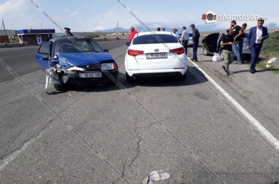 Գեղարքունիքի մարզում բախվել են KIA-ն, Mercedes-ն ու ВАЗ 21099-ը. կա տուժած, Shamshyan.com