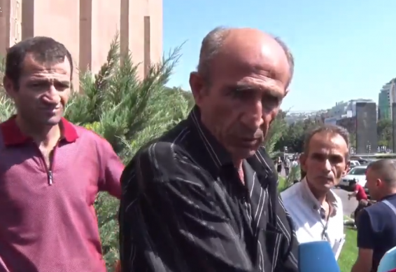 «Սանիթեք»-ի աշխատակիցները Երևանի քաղաքապետարանից պահանջում են փոխանցել աշխատավարձերը․ ակցիան՝ ուղիղ
