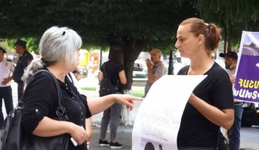 Ուղիղ․ Զոհված զինծառայողների մայրերի բողոքի ակցիան կառավարության դիմաց