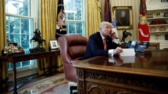 WP: Обещание Трампа иностранному лидеру встревожило сотрудника разведки США