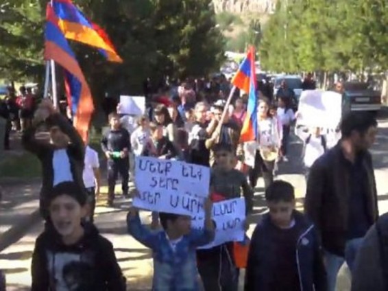 «Ամուլսար, մեր սար». Գնդեւազցի դպրոցականները նշում են՝ չեն դադարեցնելու դասադուլը մինչեւ Ամուլսարի հարցը չլուծվի
