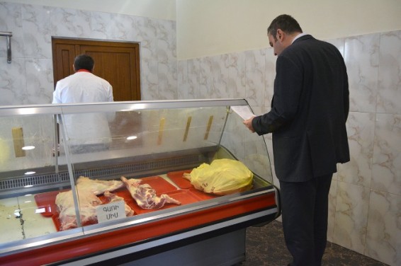 Четыре партии мяса были изъяты и уничтожены в одном из мясных пассажей Еревана