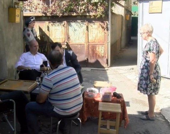 В защиту фонда Сороса в Армении провели акцию протеста