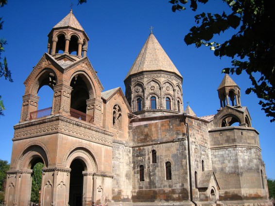 «Սուրբ Սահակ-Սուրբ Մեսրոպ» շքանշան է շնորհվել բարերար, բժիշկ Կարո Դերձակյանին