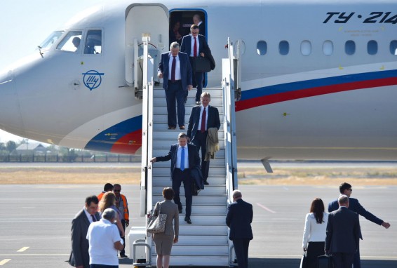 Самолет президента России приземлился в Ереване