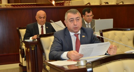 Депутат парламента Азербайджана заложил свой мандат из-за долга в 300 тысяч долларов