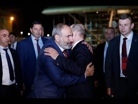 VIDEO: Как премьер Армении провожал президента России в аэропорту