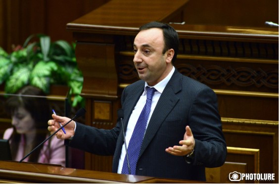 Այս պրոցեսը քաղաքական է, նպատակն է՝ քաղաքական որոշումների ճանապարհին չեզոքացնել ՍԴ-ն որպես արգելապատնեշ․ Հրայր Թովմասյան