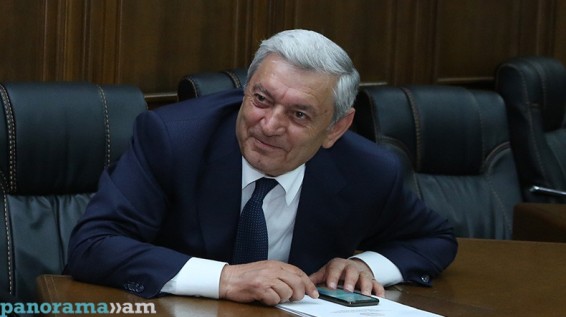 Феликс Цолакян не собирается подавать в отставку с поста главы МЧС Армении