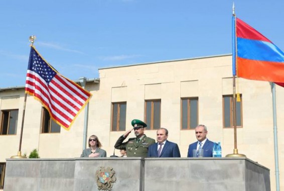 Посол США в Армении Линн Трейси посетила пограничные войска СНБ РА