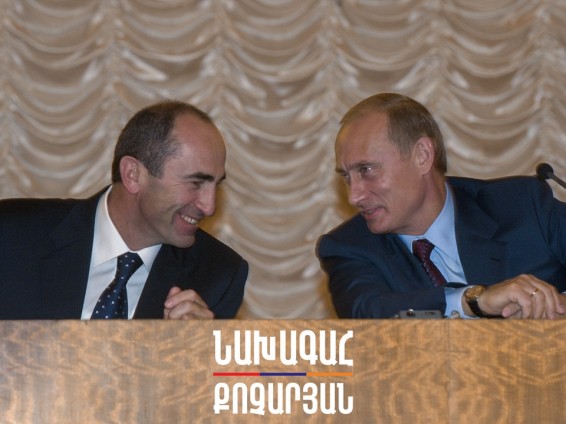 Роберт Кочарян поздравил Владимира Путина с днем рождения