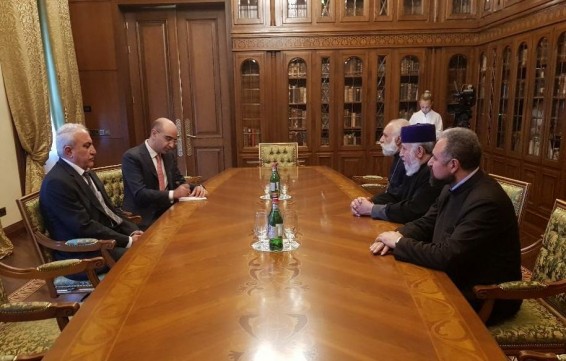 Ամենայն Հայոց Կաթողիկոսն ընդունել է ՀՀ-ում Իրաքի Հանրապետության ժամանակավոր հավատարմատարին