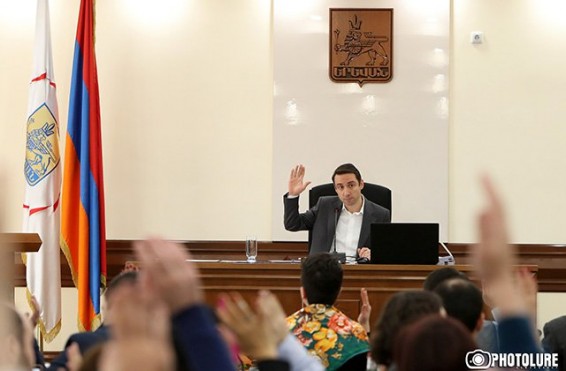Հեռուստաաշտարակի 37 միլիոնանոց լուսավորության համակարգը Երևանի քաղաքապետարանը նվիրեց Բարձր տեխնոլոգիական արդյունաբերության նախարարությանը և «Հեռուստատեսային և ռադիոհաղորդիչ ցանց» ՓԲԸ-ին