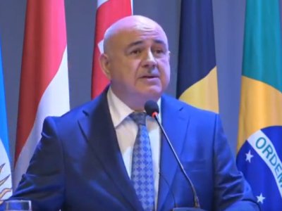 Հարավային Օսիայի ԱԳՆ ղեկավարն արցախցի գործընկերոջը հուշամեդալ է հանձնել ունեցած ավանդի համար