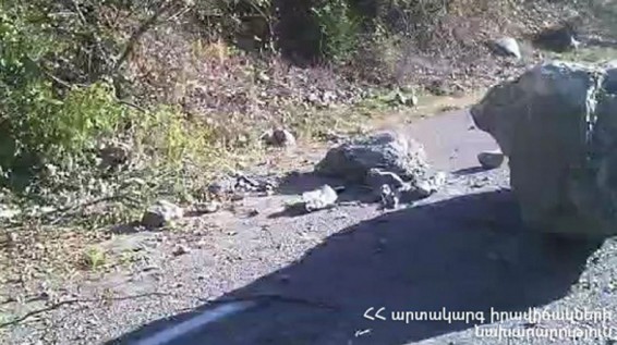 На автодороге в Тавушской области Армении произошел камнепад