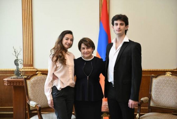 Նունե Սարգսյանը հյուրընկալել է ՀՀ նախագահի մրցանակի արժանացած Երևանի պարարվեստի քոլեջի սաներին
