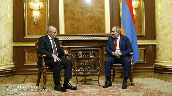 Փաշինյանի խոսնակ. Դրոշի տեղադրման մասով ոնց ճիշտ համարենք, այնպես էլ կվարվենք