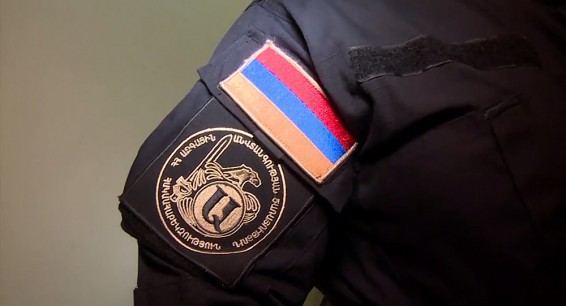 У СНБ Армении проходит акция в поддержку председателя КС Грайра Товмасяна