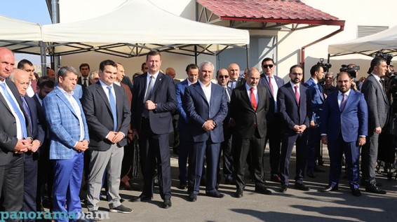 «Հաղթանակ» ենթակայանի բացմանը մասնակցում էին Սամվել Կարապետյանը, Սամվել Ալեքսանյանը, Նիկոլ Փաշինյանը