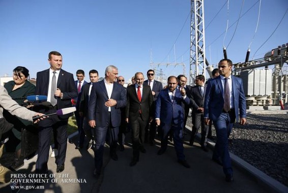 Пашинян и Карапетян открыли в Армении «Победу»