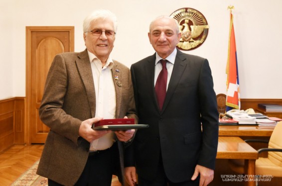 Բակո Սահակյանը հանդիպել է ՀՀ ժողովրդական արտիստ Ռոբերտ Ամիրխանյանի հետ