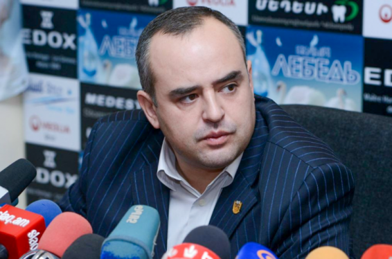 Դատարանը կալանավորումից ազատ է արձակել Հրայր Թովմասյանի սանիկին․ Տիգրան Աթանեսյան