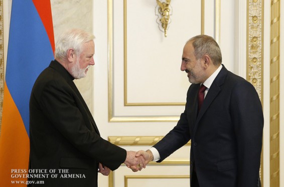 Վարչապետն ընդունել է Սուրբ Աթոռի պետությունների հետ հարաբերությունների քարտուղարին. զրուցակիցներն անդրադարձել են Արցախի խնդրի կարգավորման գործընթացին