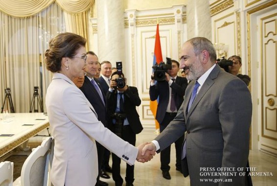 Премьер-министр принял председателя Сената парламента Казахстана