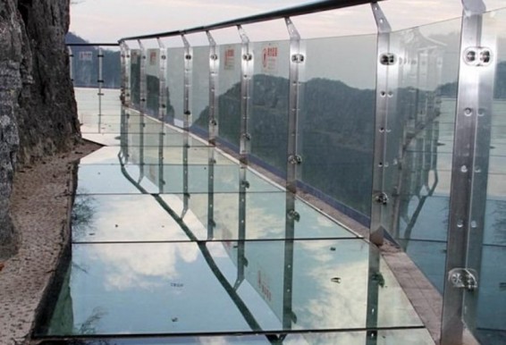 Չինաստանում պաշտոնապես բացվել է ախարհի ամենաերկար ապակյա կամուրջը