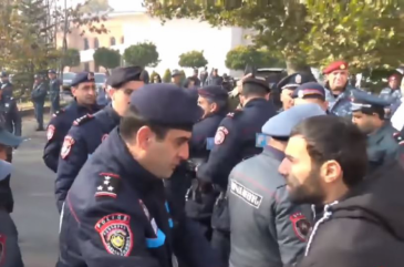 Քոչարյանի աջակիցների ակցիայի ժամանակ քաղաքացին բերման է ենթարկվել գույքը վնասելու համար