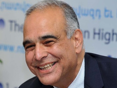 Րաֆֆի Հովհաննիսյանը նշում է իր 60-ամյակը