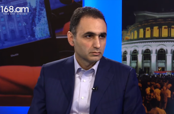 Ավետիք Չալաբյանը՝ 10 մլն դրամ վճարելու և բանակում ընդամենը 1 ամիս ծառայելու օրինագծի վերաբերյալ
