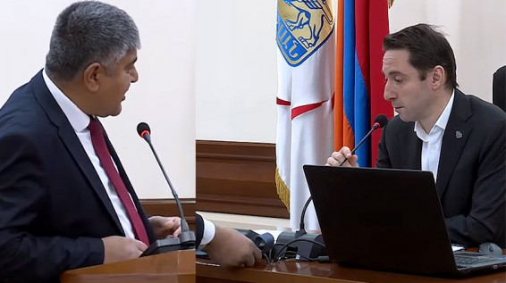 Ավագանու անդամը փողկապ նվիրեց Մարությանին