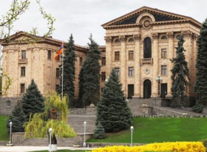 ԱԺ-ն քննարկում է «Սահմանադրական դատարանի մասին» սահմանադրական օրենքում փոփոխություներ և լրացումներ կատարելու մասին նախագիծը. նիստը՝ ուղիղ