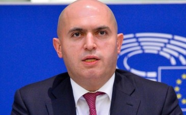 Պետական համակարգի բազմաթիվ կառույցներում շաբաթ-շաբաթ աճում է դեռևս լուռ, բայց համառ դժգոհությունը