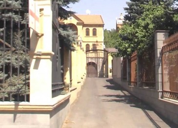 Երևանում թալանել են Հայաստանում Վրաստանի դեսպանի՝ դիվանագիտական համարանիշներով Mercedes-ը