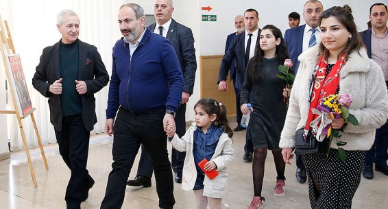 Внедорожник для дочери: пресс-секретарь Пашиняна объяснил 