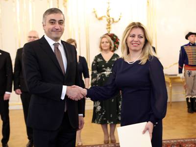 Դեսպան Պապիկյանն իր հավատարմագրերը հանձնեց Սլովակիայի Հանրապետության նախագահին