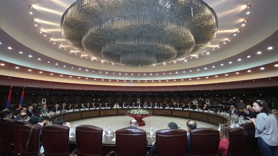 «Вернатун»: Подписав закон о КС, президент Армении лично возьмет на себя всю ответственность за последствия
