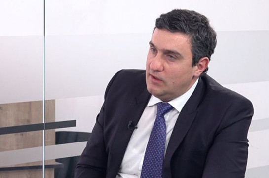 Հայաստանի եւ Արցախի դիրքորոշումների 100-տոկոսանոց համաձայնության մասին խոսելն ուղղակի աբսուրդ է․ Ղազինյան