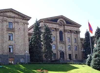 Խորհրդարանում ընթանում է ապրիլյան սրացման հանձնաժողովի հերթական դռնփակ նիստը