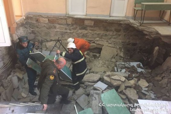 Обнародованы имена 14 пострадавших при обрушении в здании военкомата в Ереване