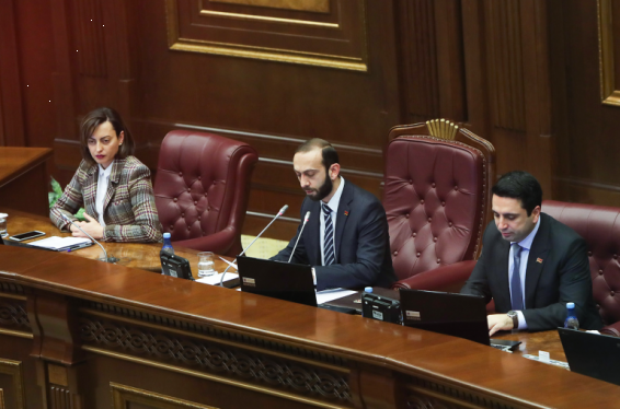 Արարատ Միրզոյանը, Լենա Նազարյանը, Ալեն Սիմոնյանը և մի շարք պատգամավորներ պարգևատրվել են աշխատավարձի 100 տոկոսի չափով