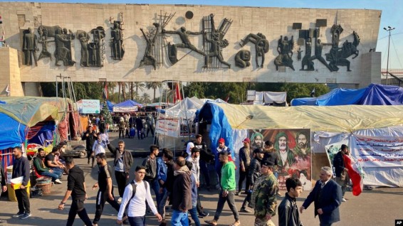 Тысячи иракцев вышли на акции протеста перед назначением временного премьер-министра