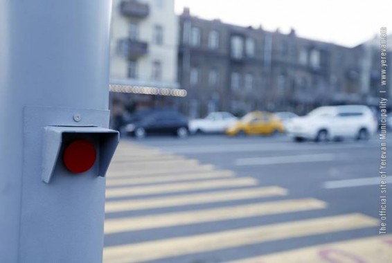Еще на 5 улицах Еревана будут действовать светофоры в режим «Вызов пешехода»
