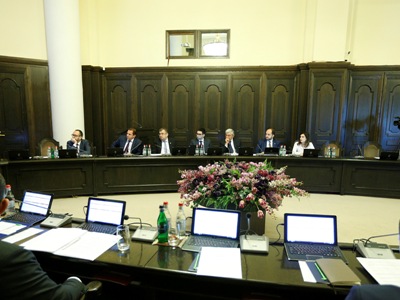 Մարդը վարկով «Բրաբուս» է առել ու նպաստ ստանում. Ամսական 100 հազար դրամից ավելի վարկեր սպասարկողին կզրկեն նպաստից