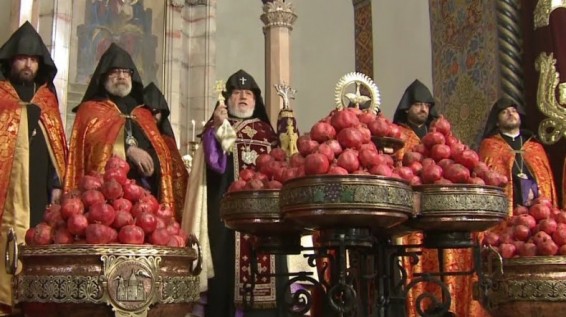 Դեկտեմբերի 31-ին ժամը 24:00-ին՝ Նռնօրհնեքի արարողություն Մայր Աթոռ Սուրբ Էջմիածնի Սուրբ Տրդատի Բաց խորանին