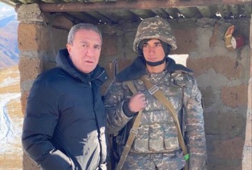 Photo. Սամվել Սարգսյանն այցելել է մարտական հենակետեր և շնորհավորել զինվորների Ամանորը