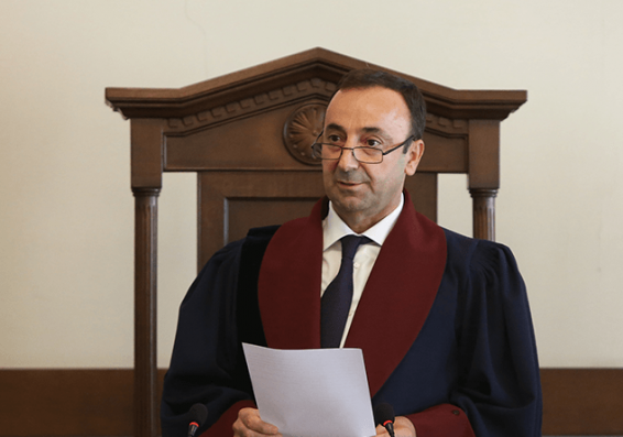 Հորդորում ենք Հրայր Թովմասյանի նկատմամբ գործողություններ կատարելիս խստիվ պահպանել սահմանադրական օրենքի պահանջները. ՍԴ դատավորներ
